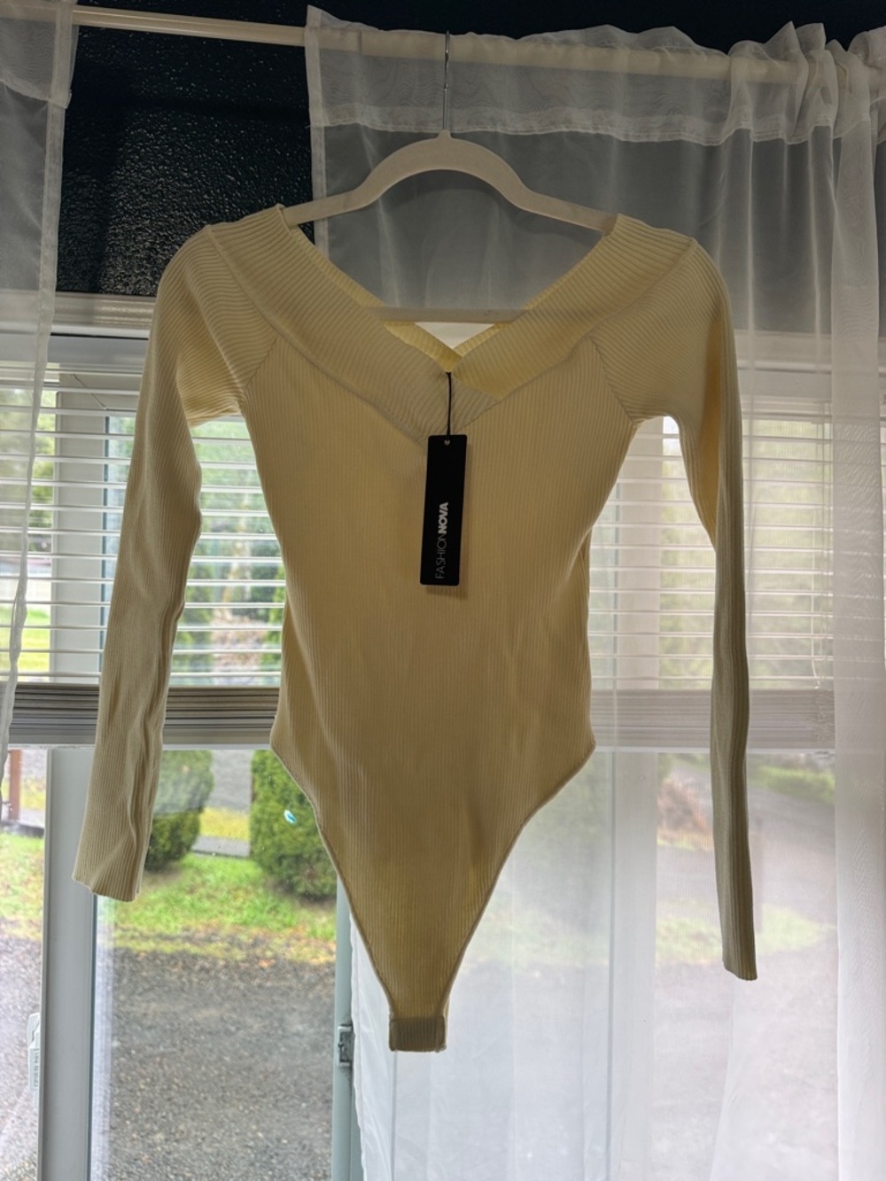 Fashion Nova Cream Ribbed V-Neck Long Sleeve Bodysuit